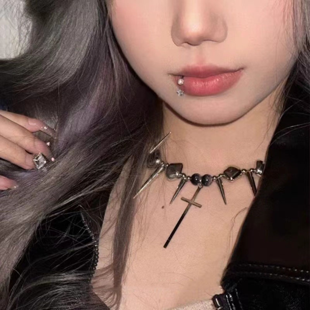 Collar de borlas con remaches  - Goth Punk Spike Choker reseña y precio