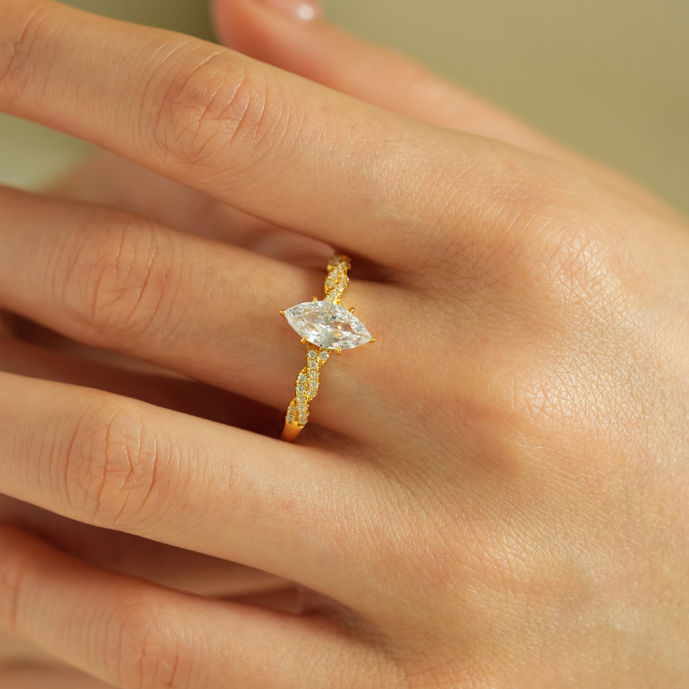 Anillo de compromiso Lumira de - Moissanite Engagement Ring 1 Carat reseña y precio